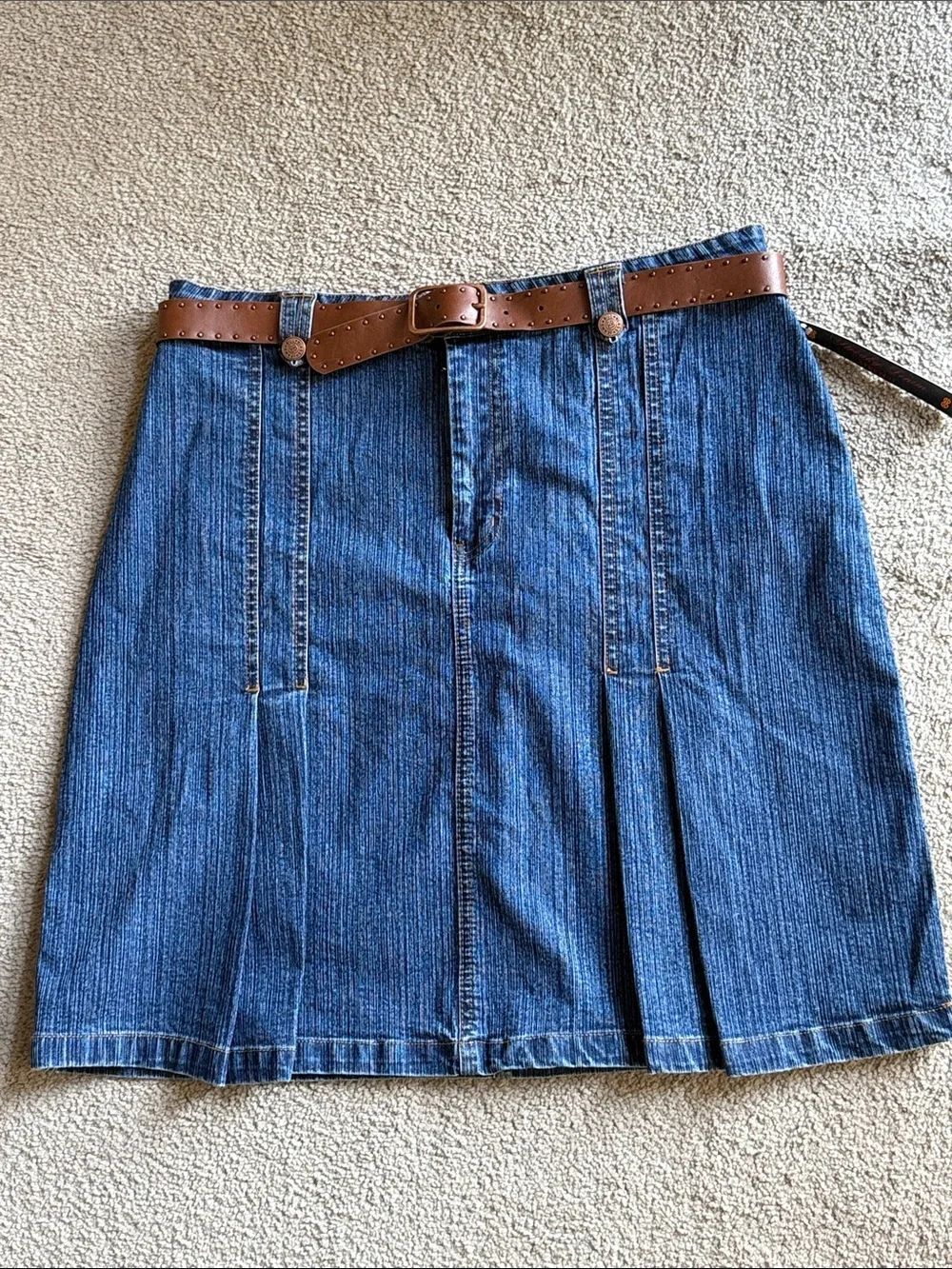 Bill Blass Streaky Denim Stretch A-Line Skirt with Brown Belt!